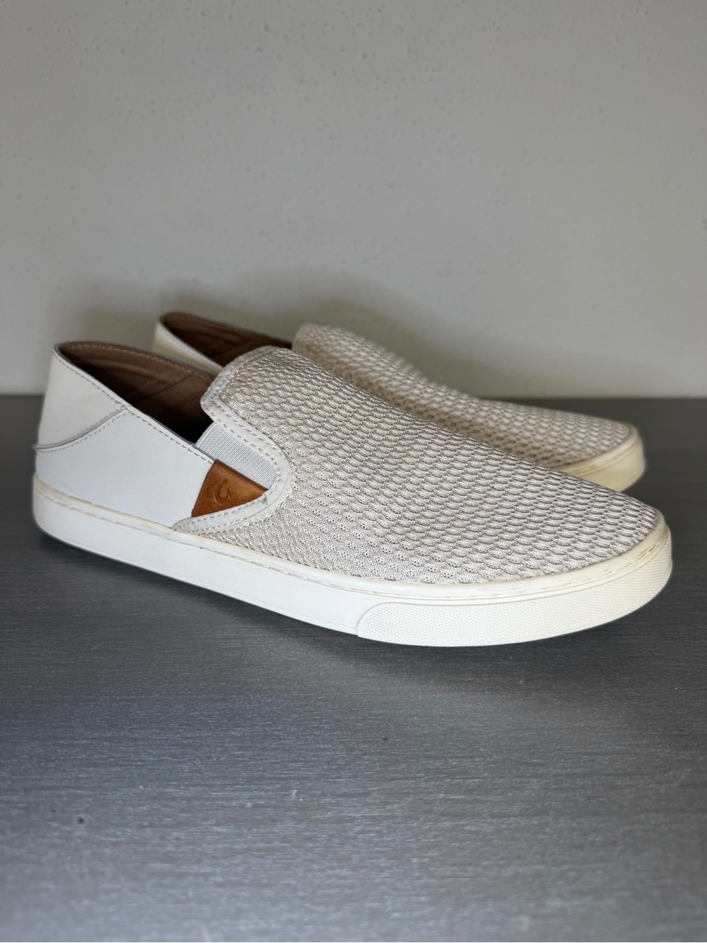 OluKai Pehuea  Women’s Breathable Slip-On Shoes. Tapa/Tapa (light Cream). Sz W 9